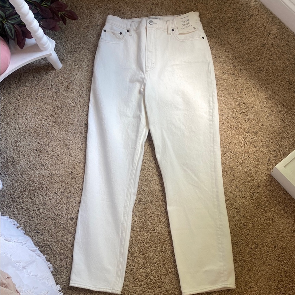 Abercrombie White ‘90s Straight Ultra High Rise Jeans